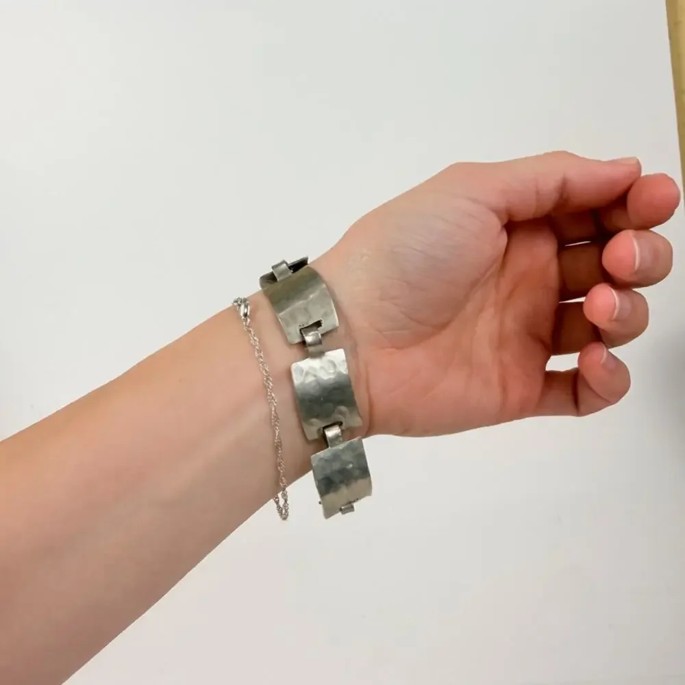 Silvery Lightweight Bracelet - Picture 8 of 10